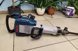 Продаю молоток отбойный Bosch.